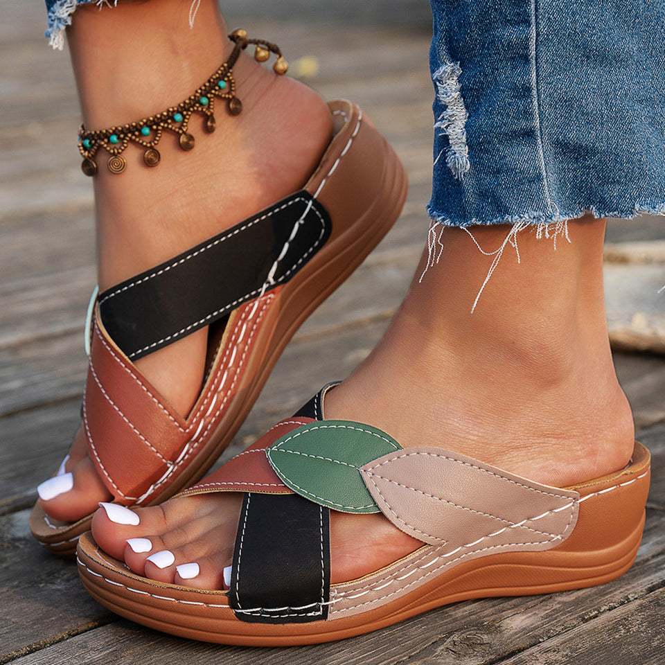 Sandales à semelles épaisses pour femme, à lanières croisées et bout ouvert, couleurs assorties