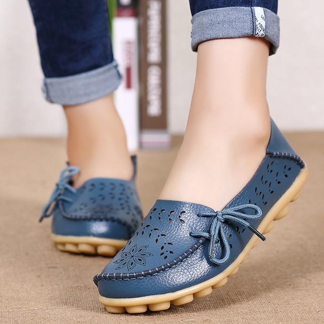 Mocassins à talons bas pour les femmes, avec lacets et petits œillets
