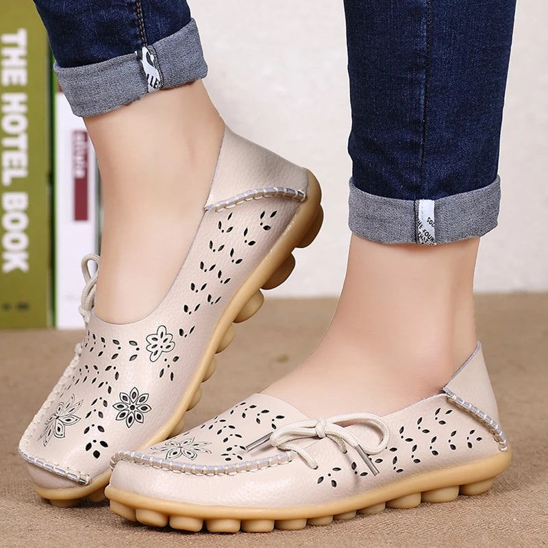 Mocassins à talons bas pour les femmes, avec lacets et petits œillets